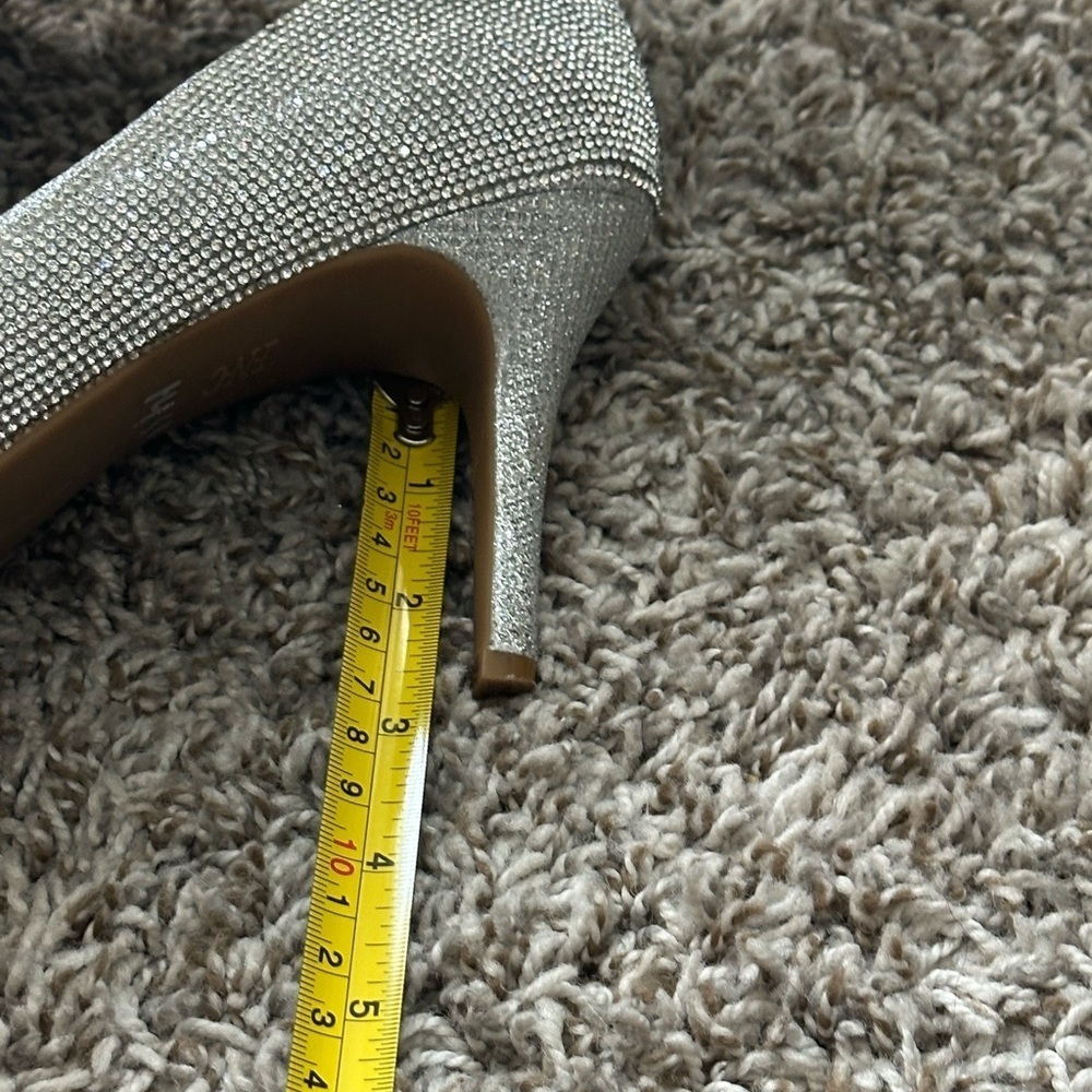 INC International Concepts Zitah Silver Crystals Pointed Toe Pumps Heels US 8.5 - Picture 8 of 10